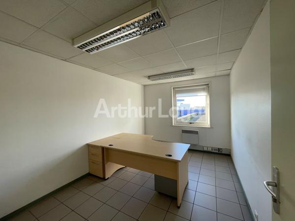 Bureaux et locaux d activité à vendre ou à louer à Templemars avec parking