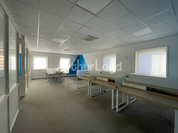 Bureaux et locaux d activité à vendre ou à louer à Templemars avec parking