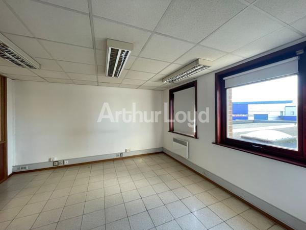 Bureaux et locaux d activité à vendre ou à louer à Templemars avec parking