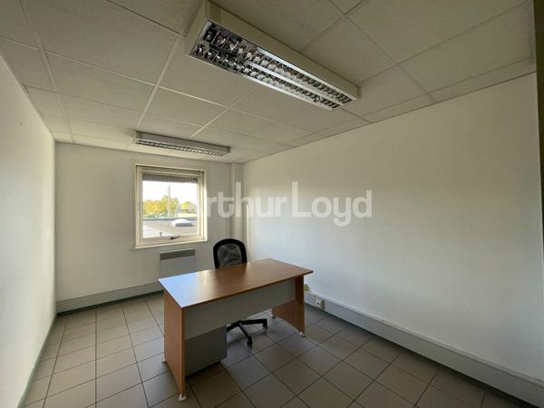 Bureaux et locaux d activité à vendre ou à louer à Templemars avec parking
