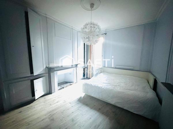 PORT DE VANNES au pieds des LICES