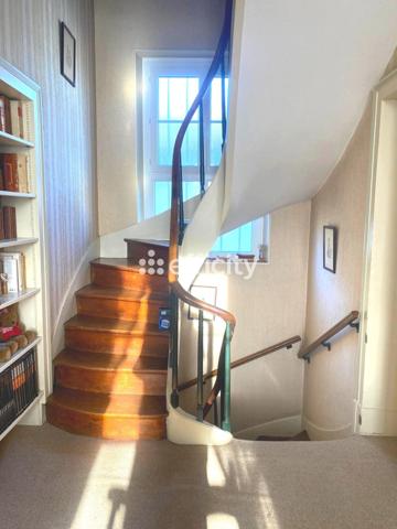 Maison 9 pièces - 230 m²