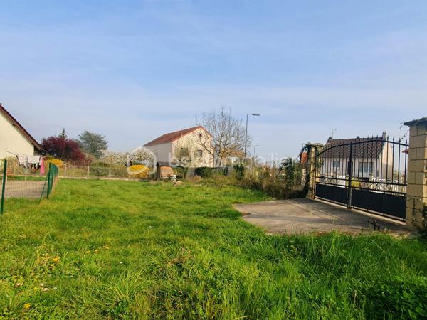 Terrain à bâtir de 345 m² clos et borné.