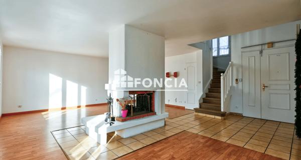 À vendre Maison 6 pièces 147.69 m² - Montigny-le-bretonneux 78180