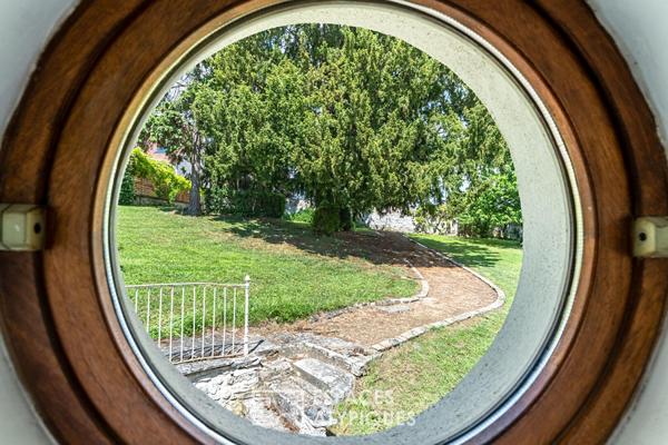 Maison de charme rénovée avec dépendance et jardin au coeur du village