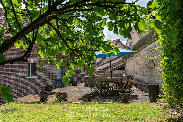 Maison de charme rénovée avec dépendance et jardin au coeur du village