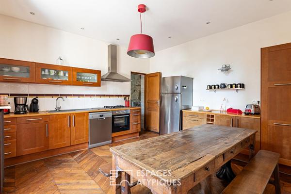 Maison de charme rénovée avec dépendance et jardin au coeur du village