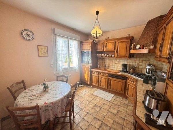 A vendre maison à MOELAN SUR MER (29)

À proximité du bourg, cette maison d'environ 108 m² of...