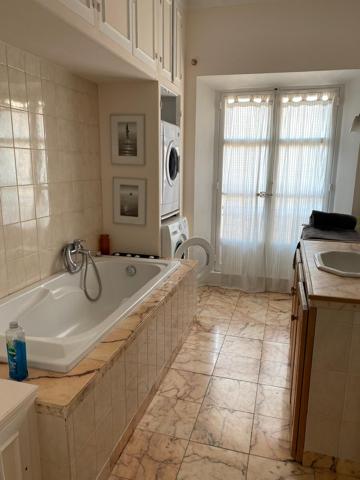 duplex au calme  centre de cannes division possible en 3 appartements