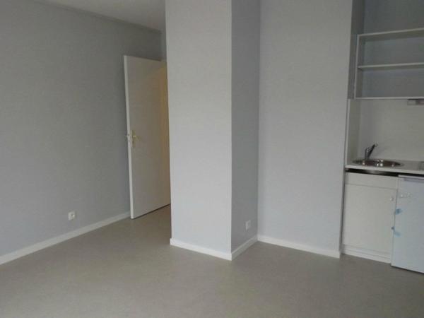 STUDIO rénové - Route de Gençay