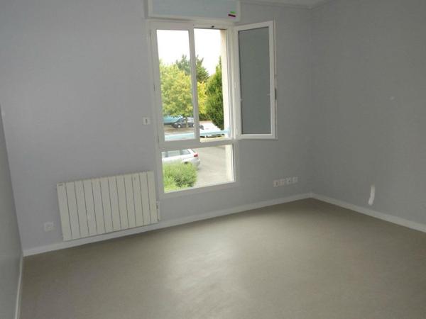 STUDIO rénové - Route de Gençay
