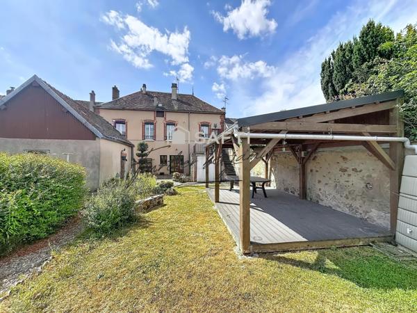 Maison de charme 6 pièces avec jardin et dépendances