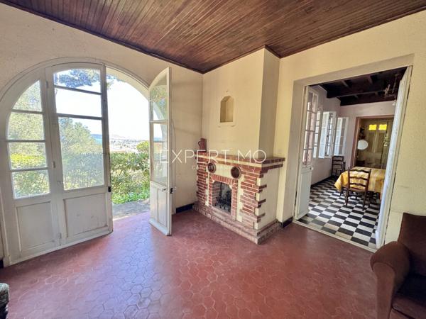 Carqueiranne (83320) Maison vue mer à vendre dans un secteur résidentiel verdoyant et prisé