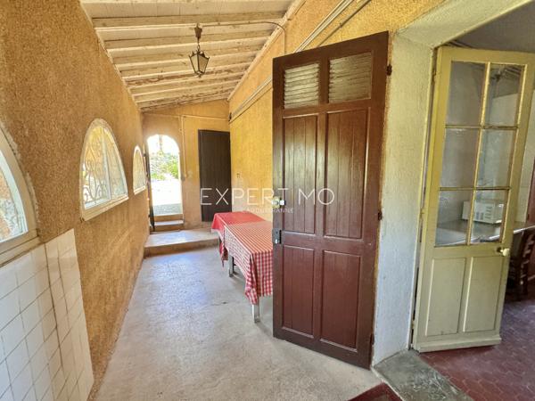 Carqueiranne (83320) Maison vue mer à vendre dans un secteur résidentiel verdoyant et prisé