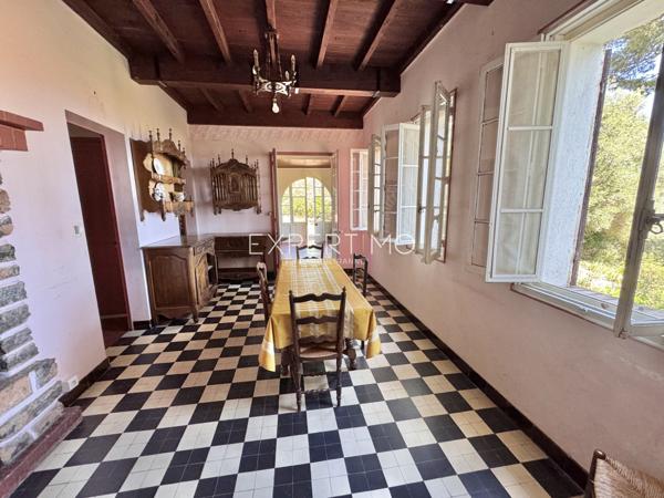 Carqueiranne (83320) Maison vue mer à vendre dans un secteur résidentiel verdoyant et prisé