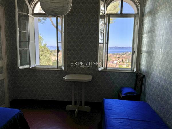 Carqueiranne (83320) Maison vue mer à vendre dans un secteur résidentiel verdoyant et prisé