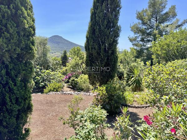 Carqueiranne (83320) Maison vue mer à vendre dans un secteur résidentiel verdoyant et prisé