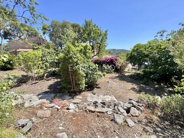 Carqueiranne (83320) Maison vue mer à vendre dans un secteur résidentiel verdoyant et prisé