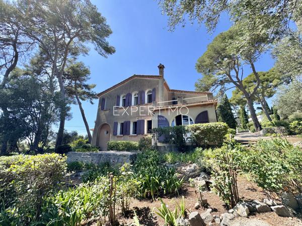 Carqueiranne (83320) Maison vue mer à vendre dans un secteur résidentiel verdoyant et prisé