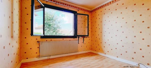 Potentiel Exceptionnel à CHAMPIGNY SUR MARNE Rare sur le secteur : Maison familiale 5/7 pièces plus atelier 78 m2 à réinventer Idéal Artisan, profession libérale offre un potentiel unique