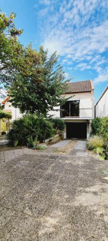 Potentiel Exceptionnel à CHAMPIGNY SUR MARNE Rare sur le secteur : Maison familiale 5/7 pièces plus atelier 78 m2 à réinventer Idéal Artisan, profession libérale offre un potentiel unique