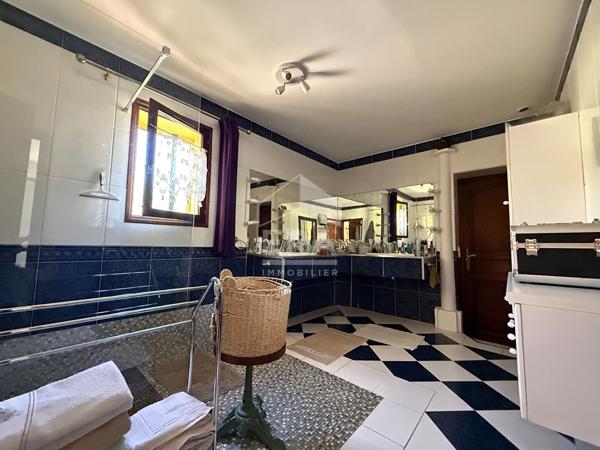 A VENDRE SAINT MAXIMIN LA SAINTE BAUME MAISON TYPE 4  DE 120 M2 SUR 2597 M² DE TERRAIN PISCINE GARAGE