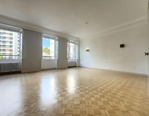 Appartement 4 pièces de 107m² Place Rouget de l'Isle