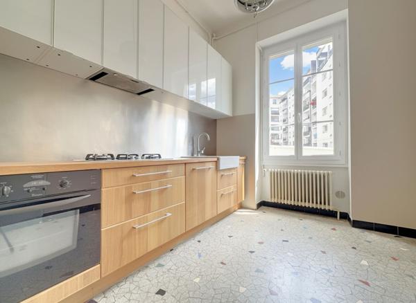 Appartement 4 pièces de 107m² Place Rouget de l'Isle