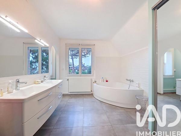 Maison à vendre 6 pièces 187 m² Mont-Saint-Aignan