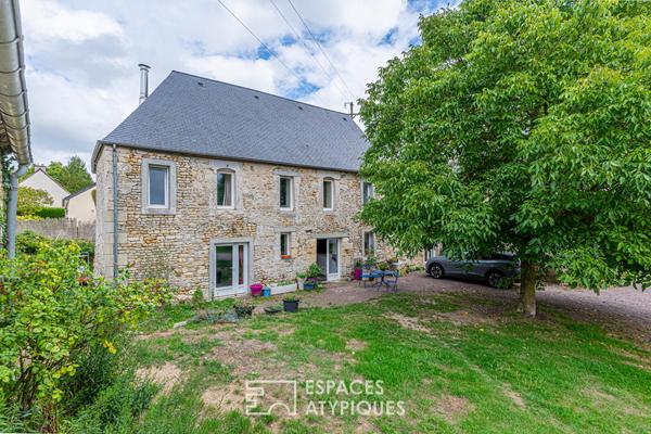 Maison en pierre rénovée avec dépendance