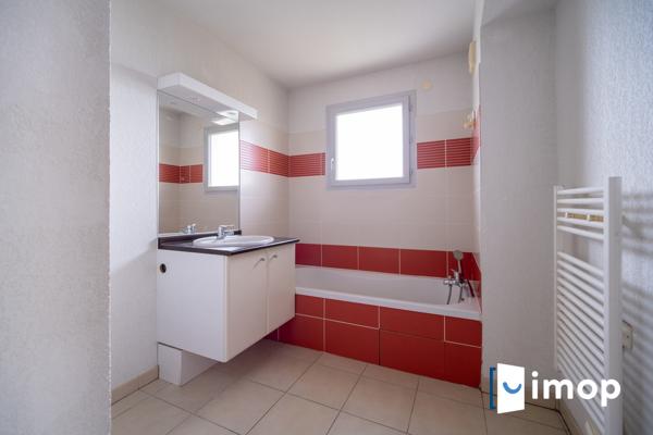 Lumineux 3 pièces avec extérieur et parking