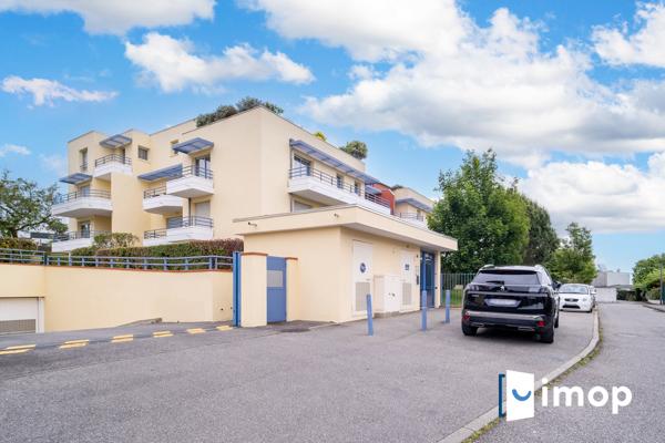 Lumineux 3 pièces avec extérieur et parking