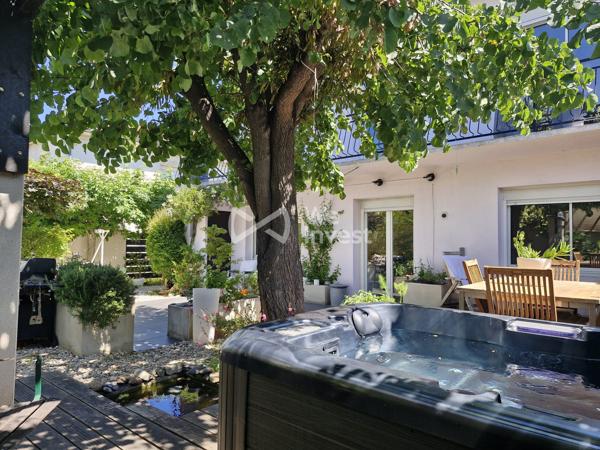 TRES BELLE ET GRANDE MAISON DE CHARME