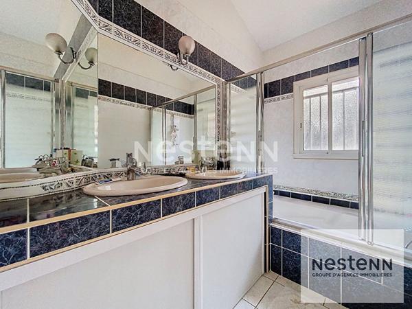 A vendre maison 6 pièces de 170 m² avec plus de 50 m² de dépendance et piscine sur terrain arboré d'environ 980 m² à Montpellier secteur Aiguelongue