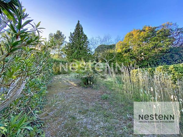 A vendre maison 6 pièces de 170 m² avec plus de 50 m² de dépendance et piscine sur terrain arboré d'environ 980 m² à Montpellier secteur Aiguelongue