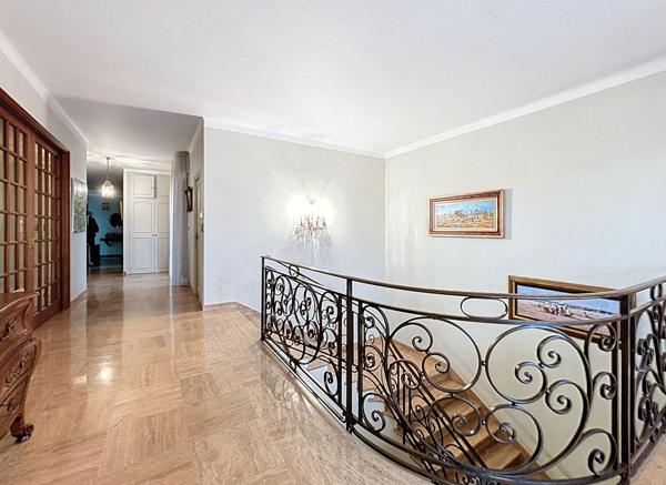 Bien exceptionnel de 410 m² habitables avec garages et grand jardin dans le Centre-Ville de Montauban