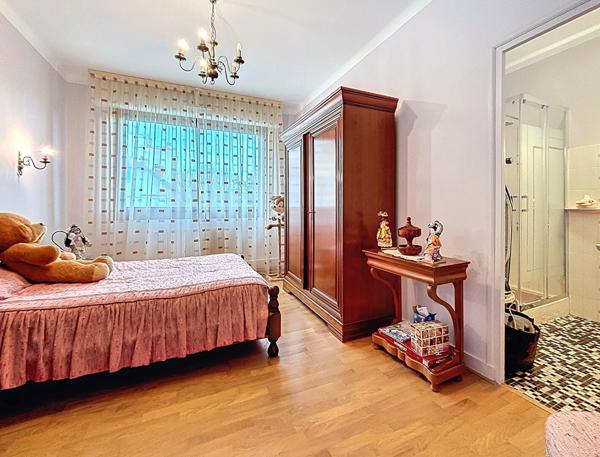 Bien exceptionnel de 410 m² habitables avec garages et grand jardin dans le Centre-Ville de Montauban