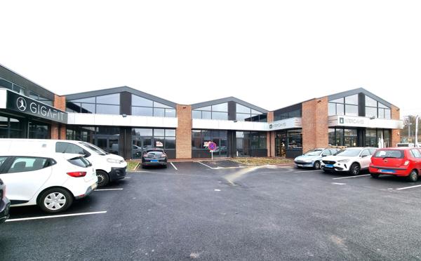 A louer Local commercial 407 m2 (bureaux, restaurant, agences, cabinet médical..., nombreuses enseignes)