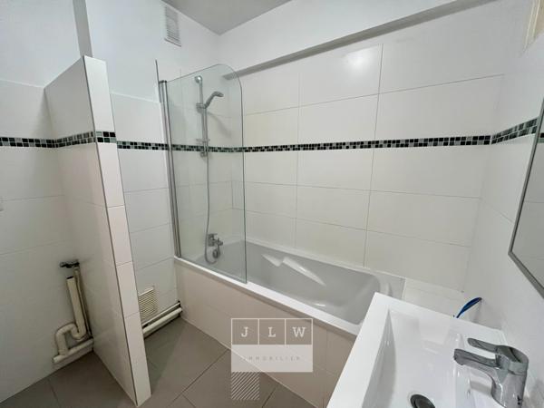 Appartement rénové T4 avec garage et balcon