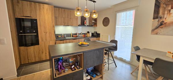 VELIZY Quartier EUROPE : Bel appartement récent T3 en Rez-de -jardin 61m² avec double parking + cave