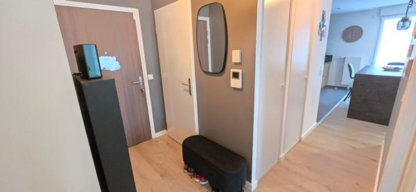 VELIZY Quartier EUROPE : Bel appartement récent T3 en Rez-de -jardin 61m² avec double parking + cave