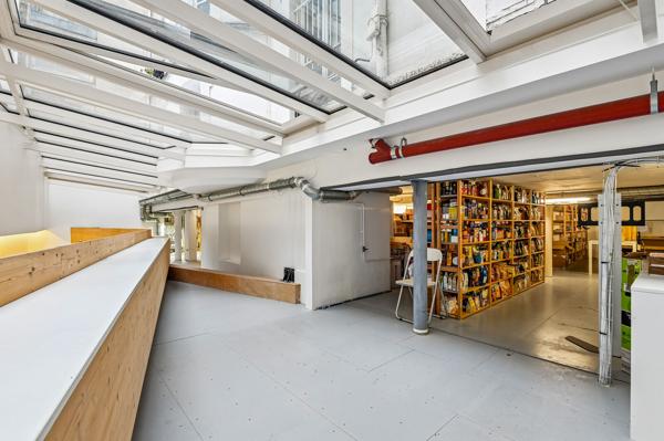 Bureaux à louer ou à vendre - Paris 6 - Surface climatisée sur cour