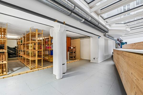 Bureaux à louer ou à vendre - Paris 6 - Surface climatisée sur cour