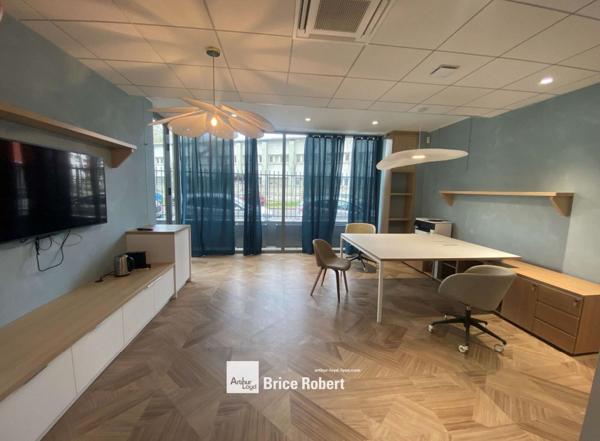 Location bureaux rénovés avec balcon à Lyon 7ème proche quais du Rhône