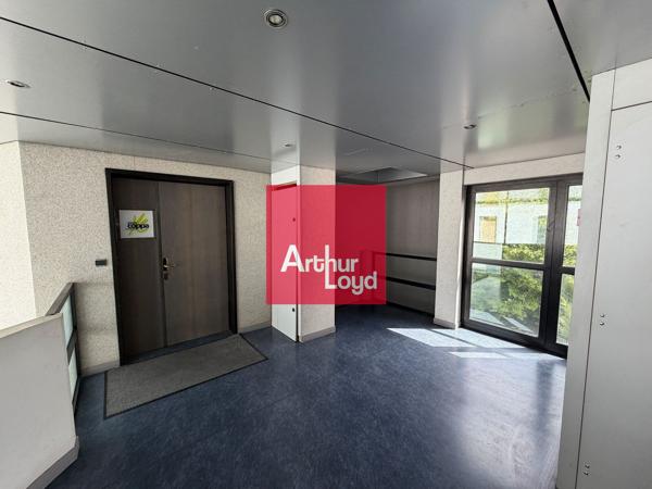 Bureaux à vendre Meylan 313 m² rénovés avec 12 places de stationnement
