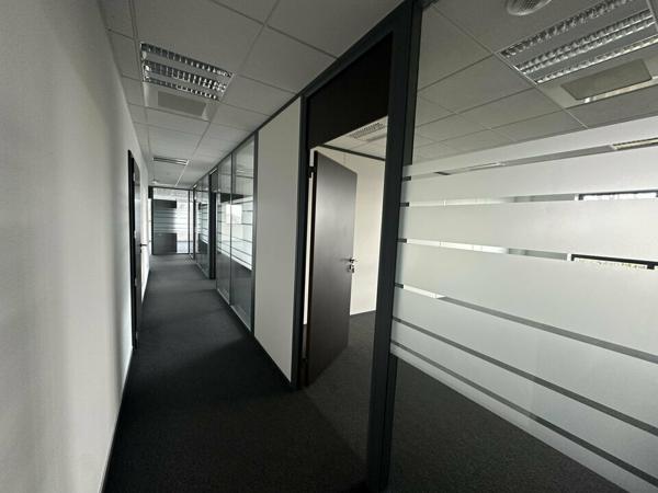 BUREAUX à LOUER de 1043 m²