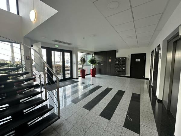 BUREAUX à LOUER de 1043 m²