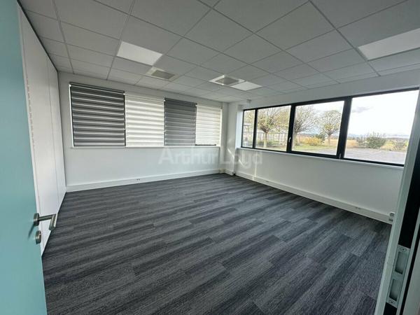 BUREAUX à LOUER de 1043 m²