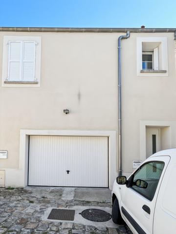 À LOUER - APPARTEMENT MEUBLÉ DUPLEX - MENNECY