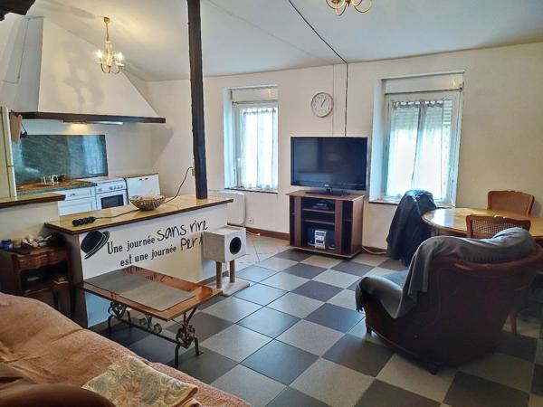 Ensemble immobilier avec 2 maisons (3 logements), garages et terrains constructibles. Les pujols